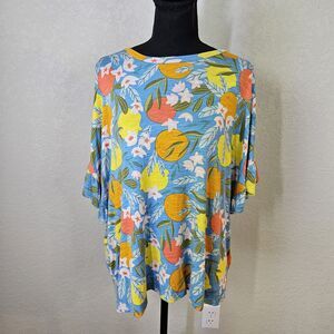 Lularoe Dahl Top Size L EUC Florals & Fruit